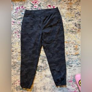 Lululemon camo jogger size 14